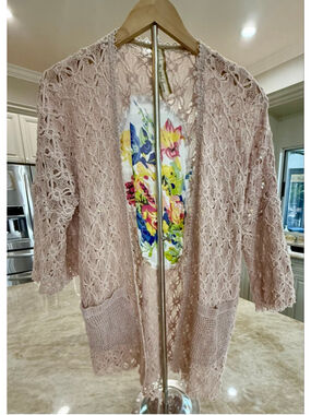 Anthropologie Aratta Silent Journey Pink Crochet Cardigan M, floral patch, raw